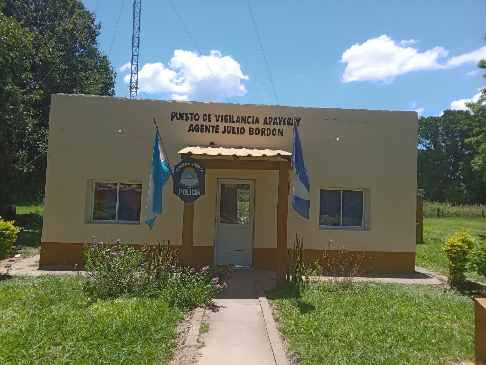 Rápida intervención policial permitió la detención de un hombre con restricción judicial en Apayerey