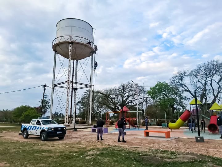 EXITOSO RESCATE EN LAS LOMITAS: POLICÍAS PUSIERON A SALVO A UNA JOVEN EN SITUACIÓN DE CRISIS