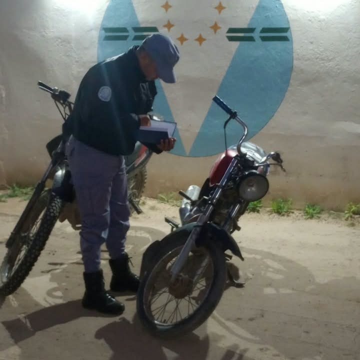 CONTROLES POLICIALES: UN DETENIDO, TRES JÓVENES RETENIDOS Y CINCO MOTOCICLETAS SECUESTRADAS